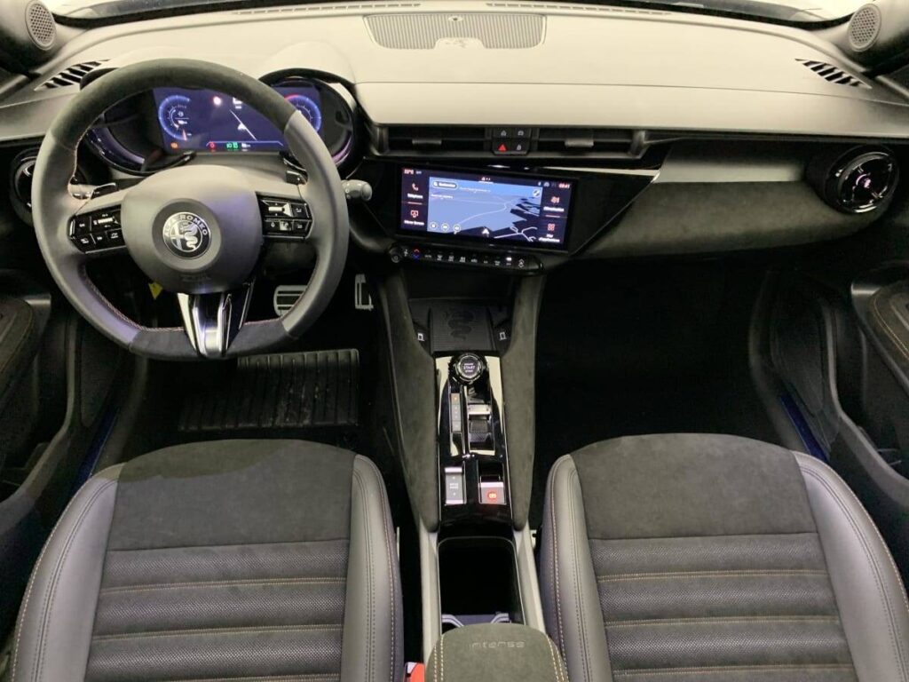 alfa romeo junior eec68cfd52f093d6a010cc91200f0261