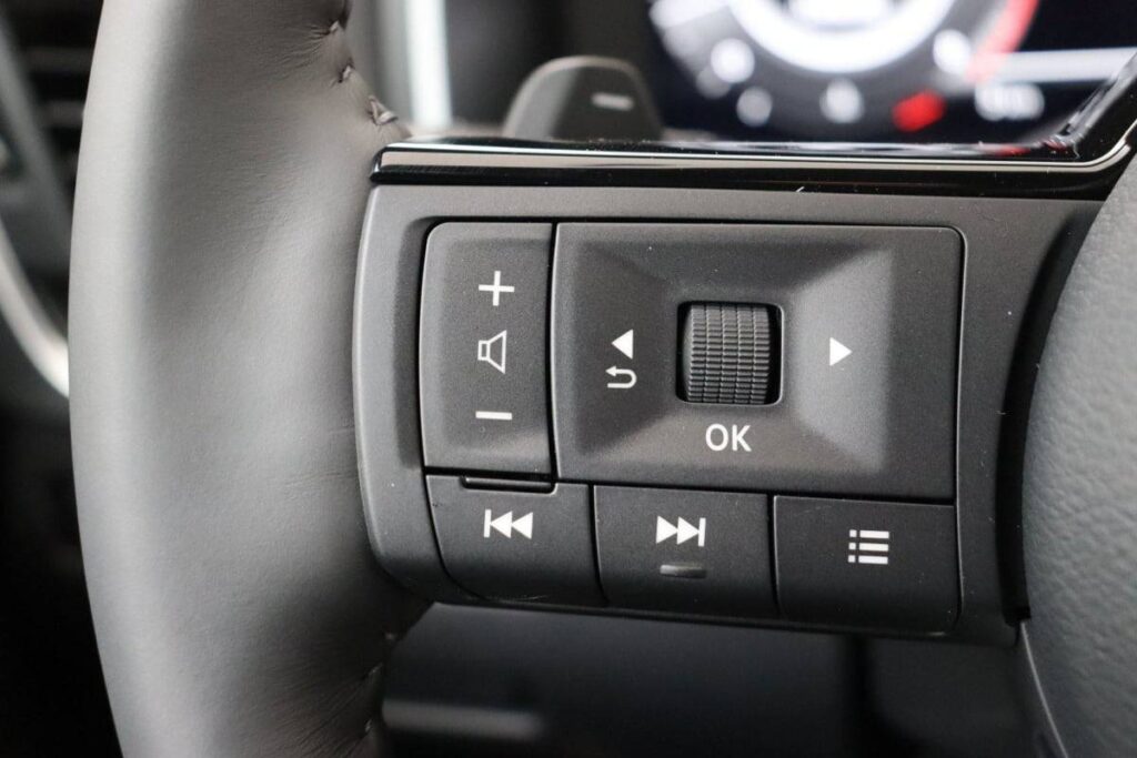 nissan qashqai 51568a81f237e2440e9d23aafd07ca26