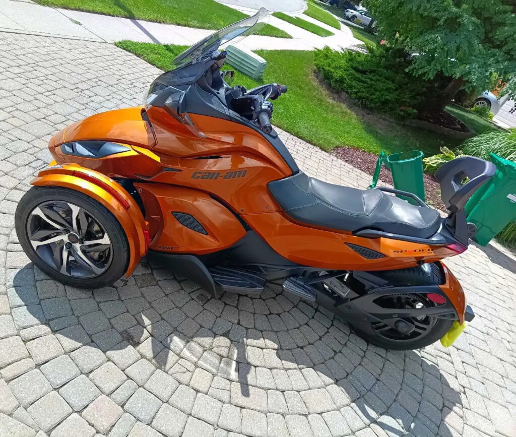 can am spyder sts