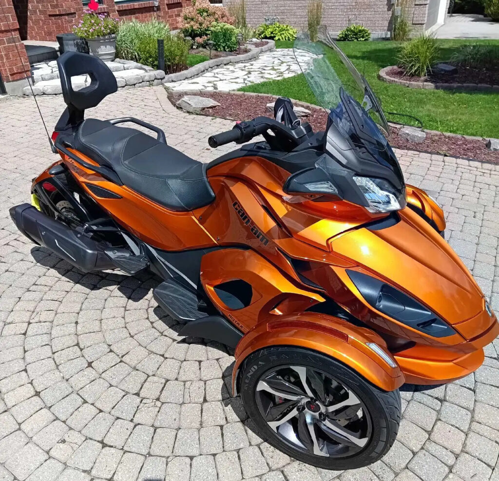 can am spyder sts