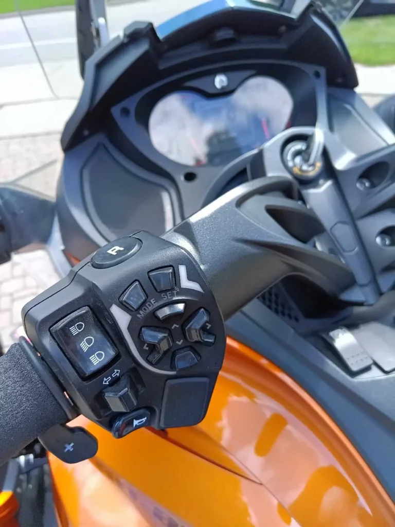 can am spyder sts